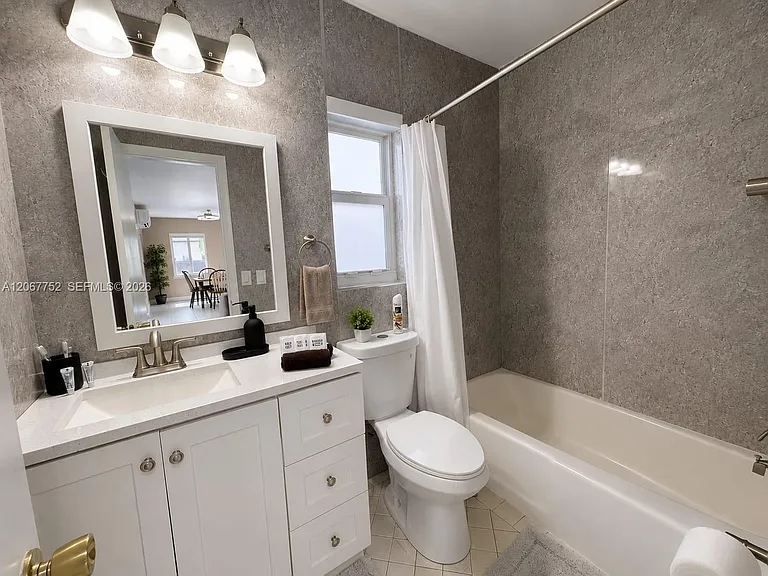 31 SW 8th St #1 — Photo 20