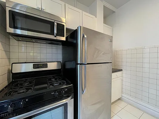 Rented by Hillel Realty Group | media 17