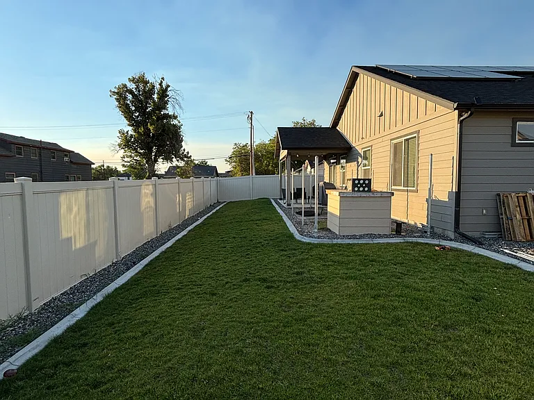1918 Elm Pl — Photo 10