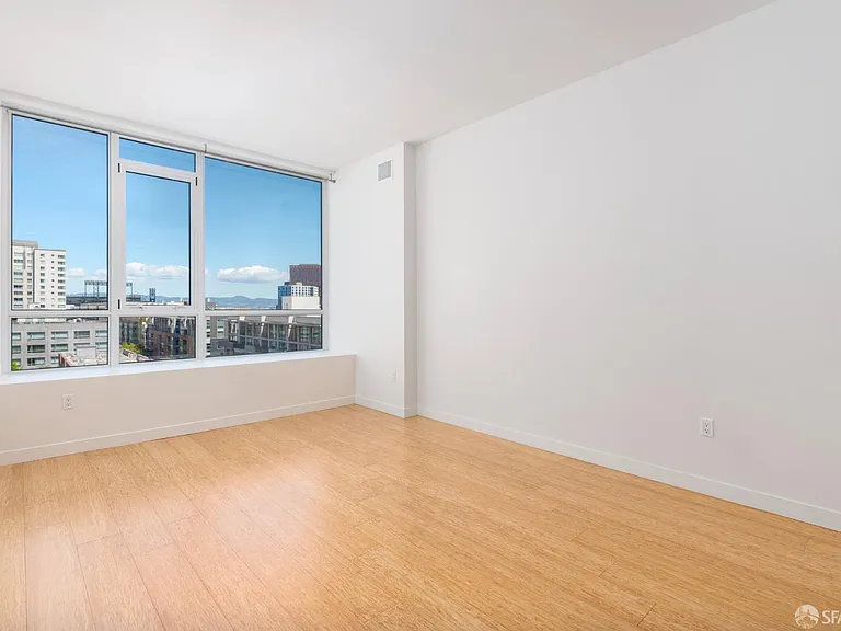 300 Berry St #907 — Photo 10