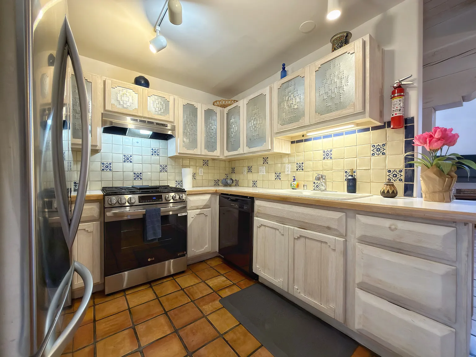 624 Galisteo St — Photo 2