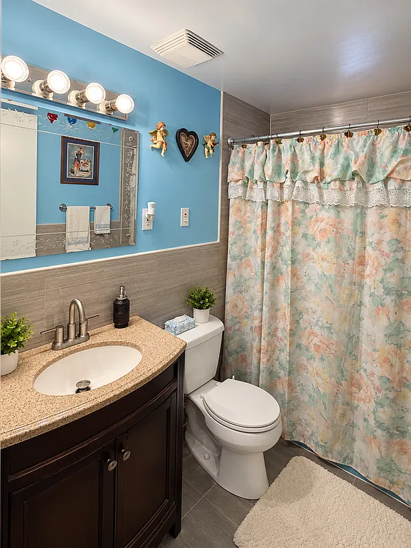3 bed, 2.0 bath, 1296 sqft, $3,200 — Photo 2