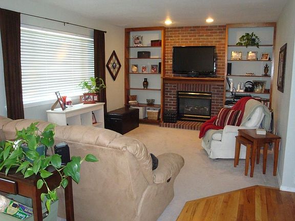 4th image of 9770 Danbury Ct