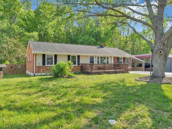 2734 Embassy Dr, Roanoke, VA 24019