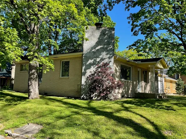 2 Washington St, Eureka Springs, AR 72632