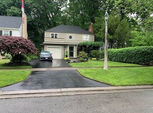 142 Chestnut Hill Dr, Rochester, NY 14617