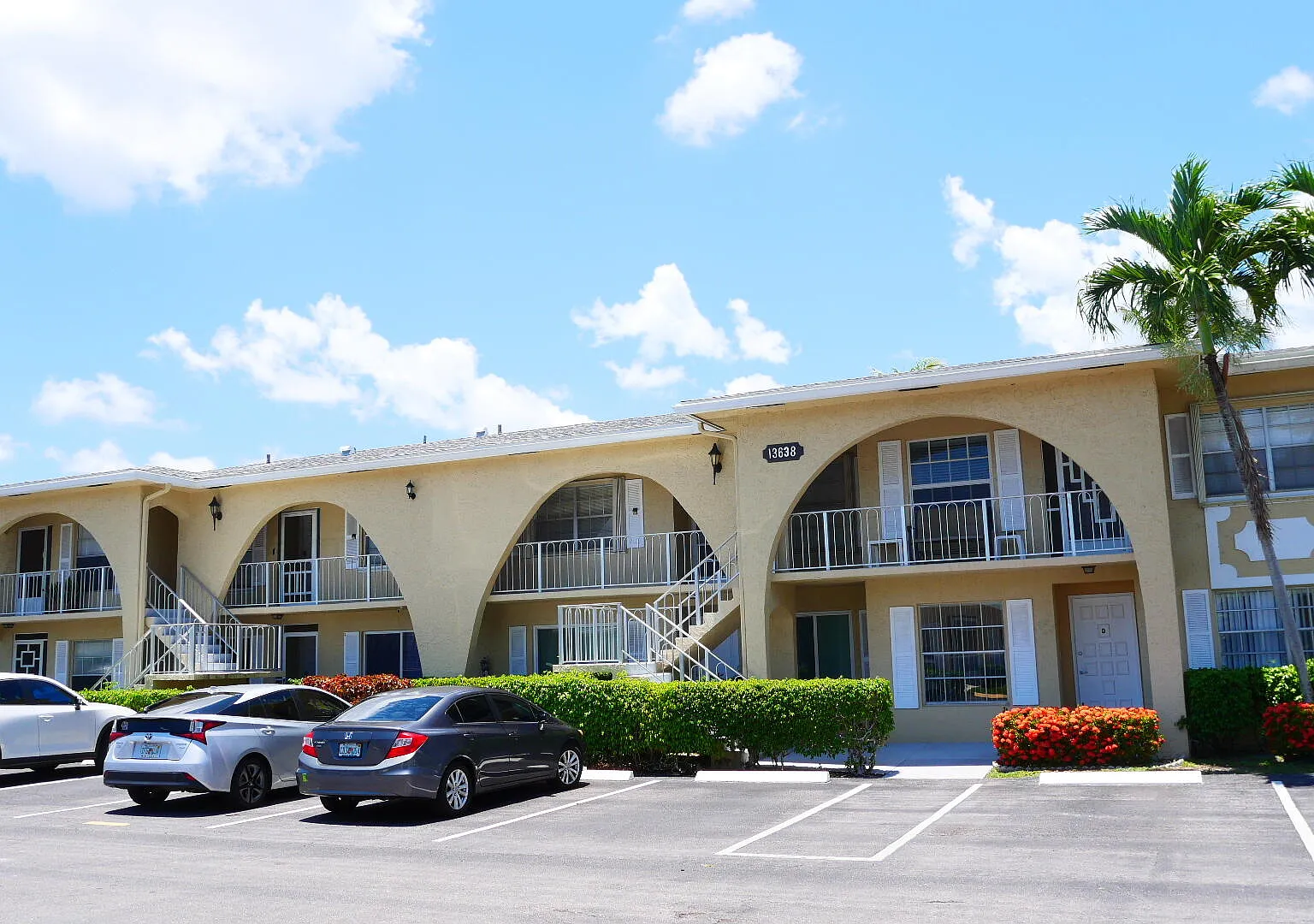 2 bed, 2.0 bath, 1172 sqft, $2,150 — Photo 2