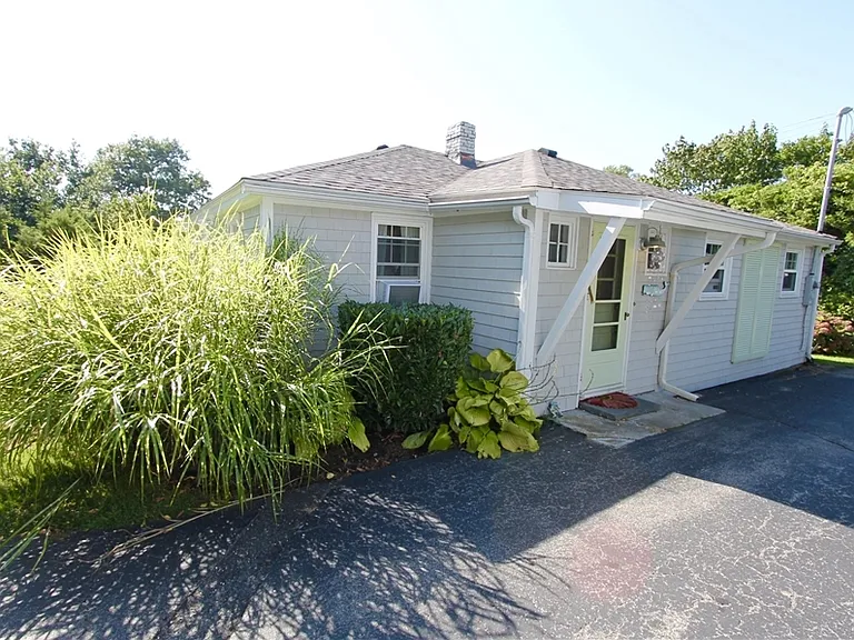 113 Renfrew Ave — Photo 2