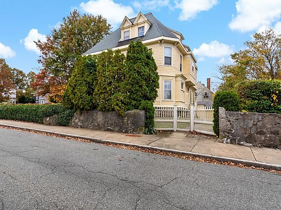 4th image of 216 Prospect St
