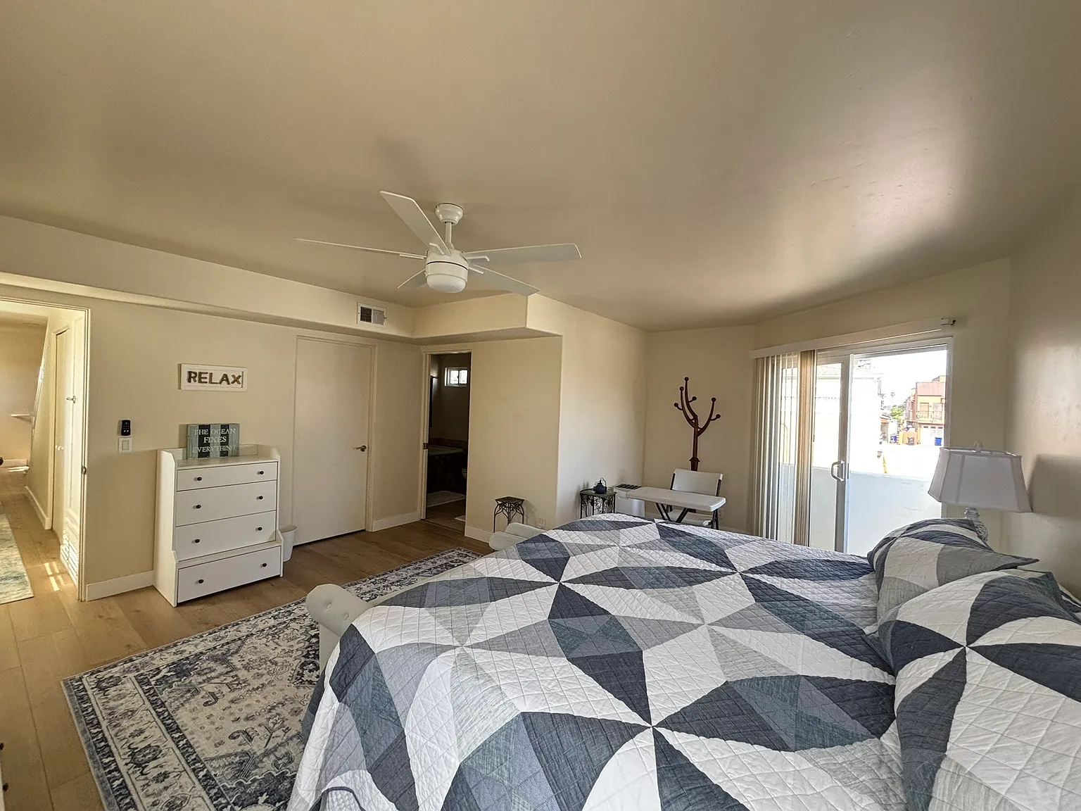 819 Avalon Court - B — Photo 3