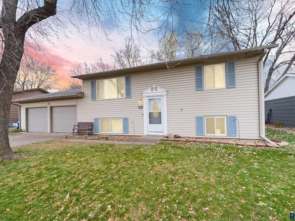6216 W Cheyenne Dr, Sioux Falls, SD 57106