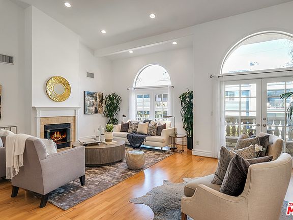 4th image of 11803 Goshen Ave #Penthouse 3