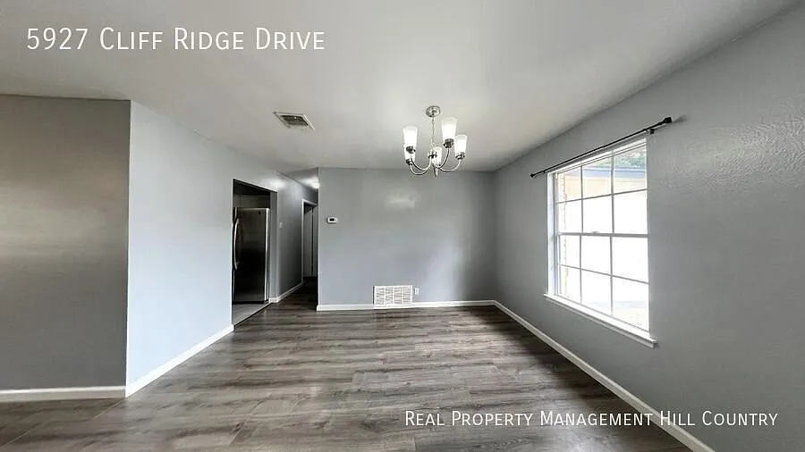 3 Bed / 2 Bath with Covered Patio — Photo 4