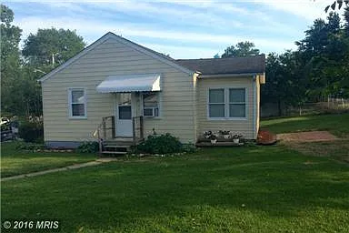 29 Delta Pl photo 1