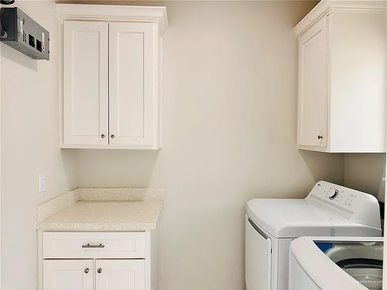 5506 N Crown Point — Photo 3