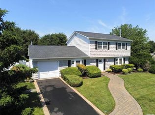 71 Oleeta Rd, Mount Sinai, NY 11766