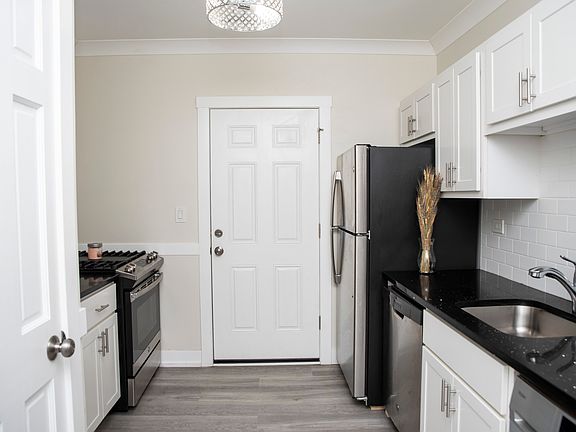 5th image of 1415 W Hutchinson St APT 3