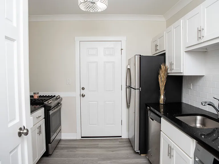 1415 W Hutchinson St #3 — Photo 5