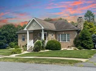 402 3rd St, Taylor, PA 18517