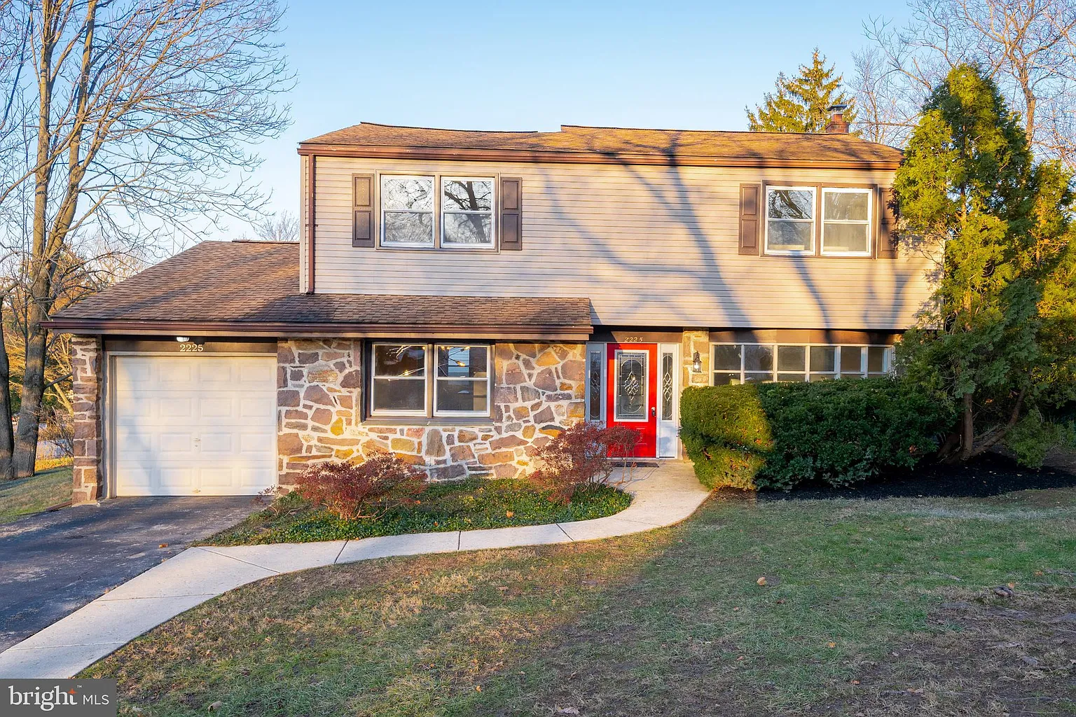 2225 Oakwyn Rd photo 1