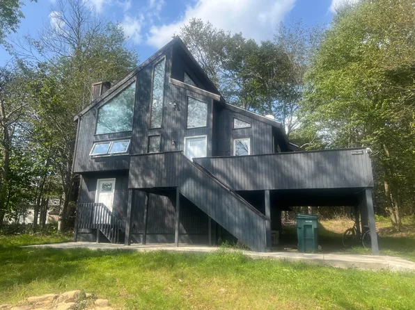 3020 Briarwood Dr, Tobyhanna, PA 18466