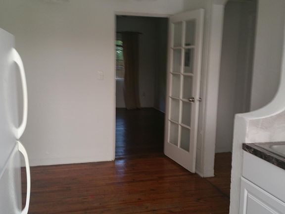 3rd image of 1352 Euclid Ave APT 7
