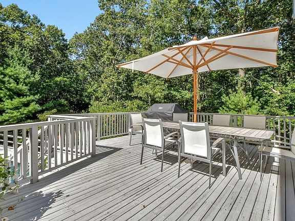 4th image of 14 Powder Hill Ln