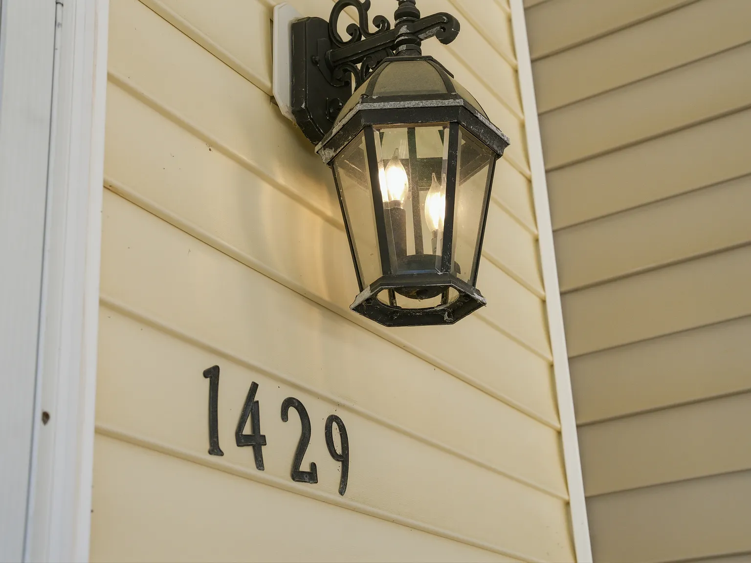 2 bed, 2.5 bath, 1450 sqft, $1,700 — Photo 3