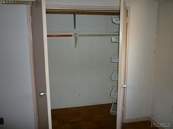 4th image of 385 McLean Ave APT 4e