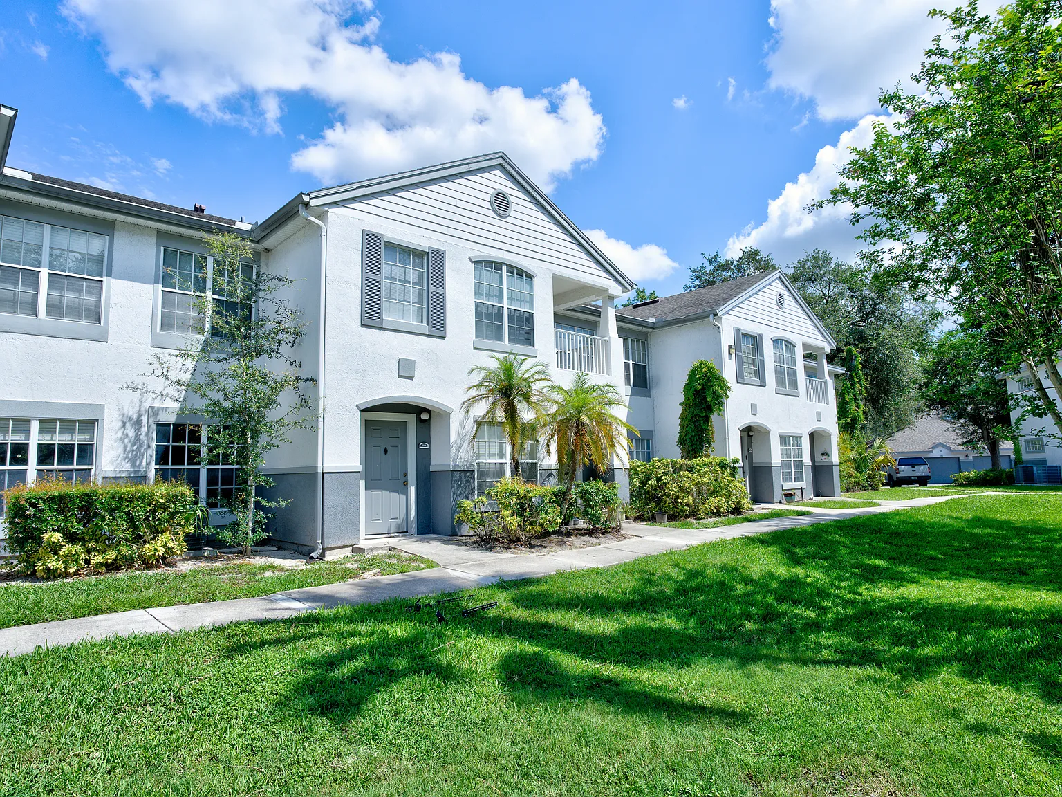 2 bed, 729 sqft, $1,800 — Photo 3