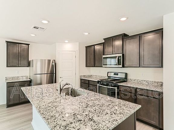 3rd image of 625 El Gusto Ave
