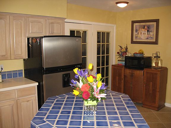 5th image of 605 Coral Pl