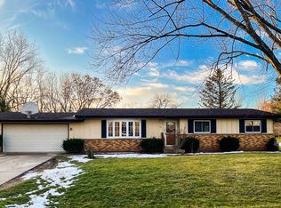 521 Hawthorne Dr, Omro, WI 54963