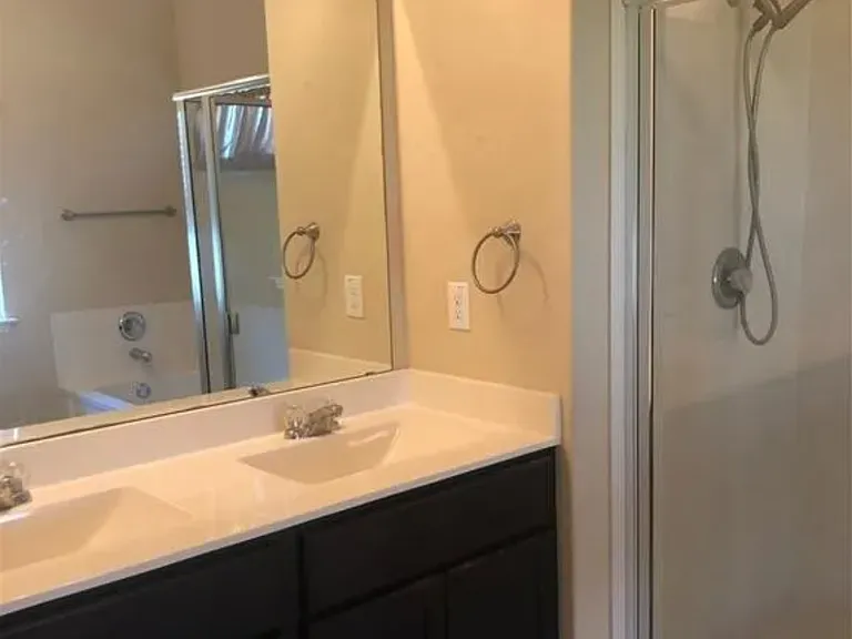 475 Willow Arch — Photo 2