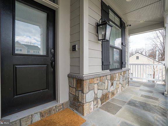 5th image of 2813 Rosemary Ln