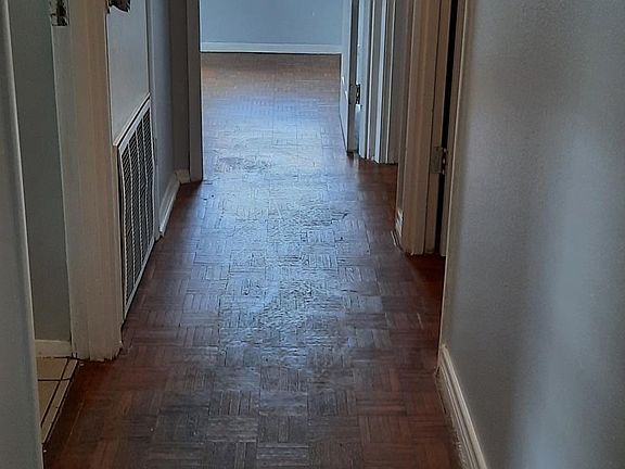 Hallway with 3 bedrooms and 1 bathroom.