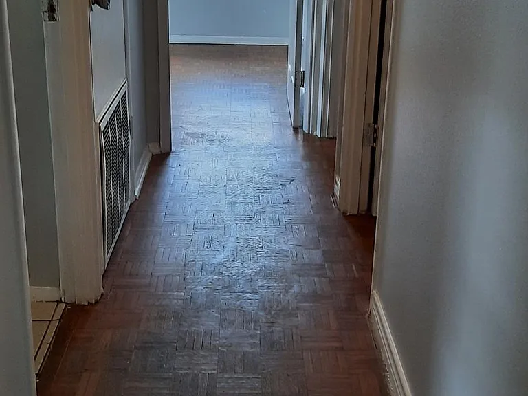 Hallway with 3 bedrooms and 1 bathroom.