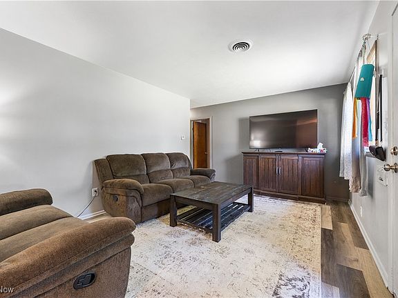 4th image of 406 Walnut Dr