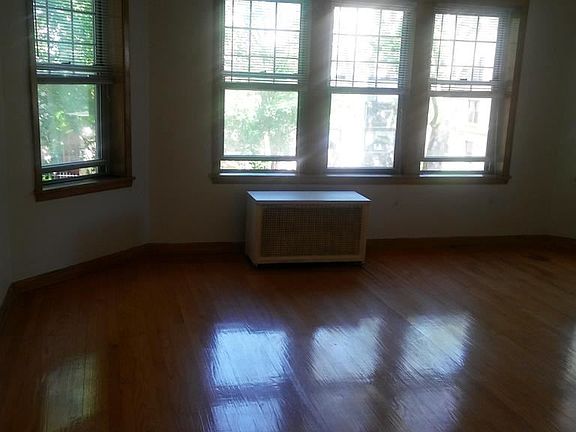 2nd image of 6139 N Francisco Ave #2N
