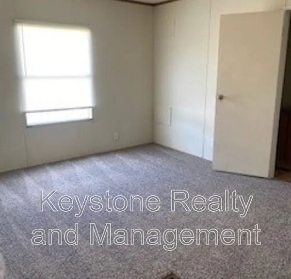 810 Monroe Ln — Photo 9