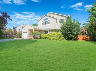 1640 Stewart Ave, New Hyde Park, NY 11040