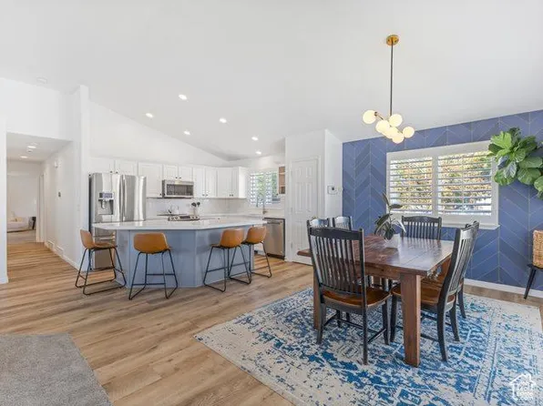 1212 W Willow Run Dr, Murray, UT 84123