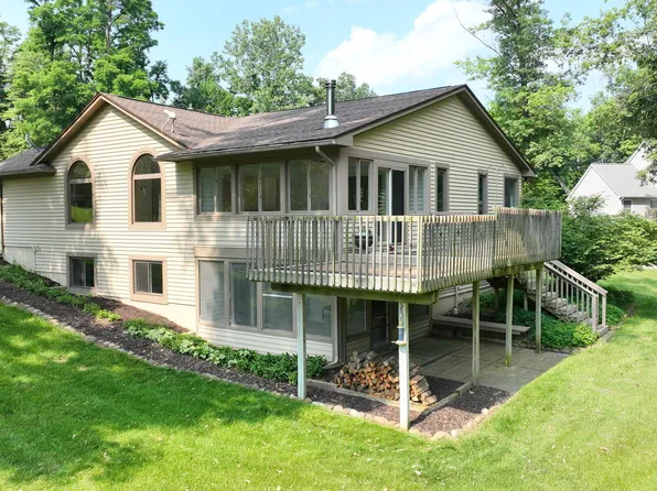1061 Dockside Dr, Grass Lake, MI 49240