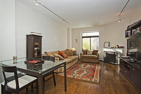 Rented by Olshan Realty | media 2