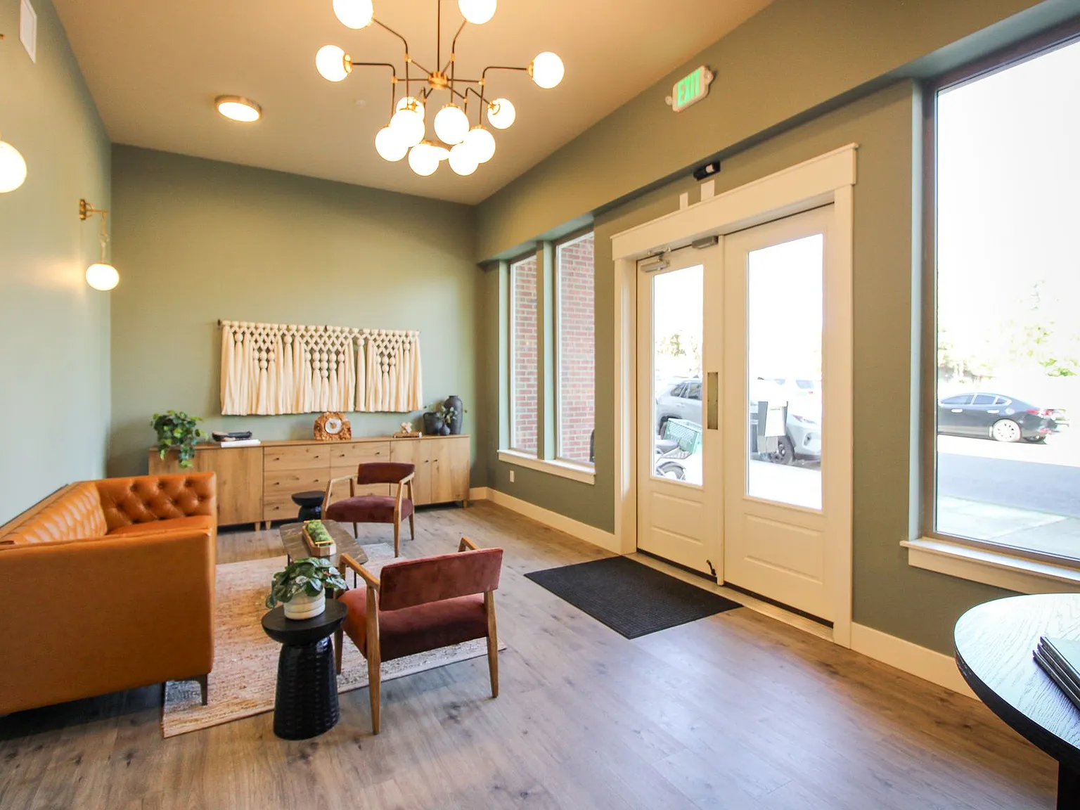 Modern Luxury Downtown Apartment ~ Osprey Point — Photo 4