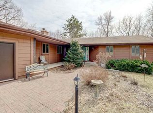 405 Bramble Ln, Brooklyn, WI 53521