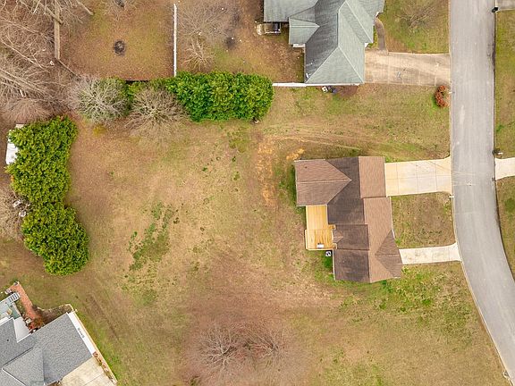 2nd image of 405 Classic Dr