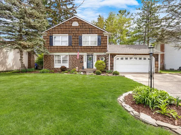 14154 Edgewood St, Livonia, MI 48154