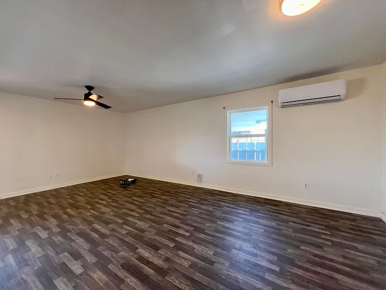 1717 Grant St — Photo 5