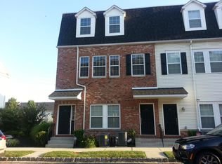 4428 Driftwood Dr, Philadelphia, PA 19129